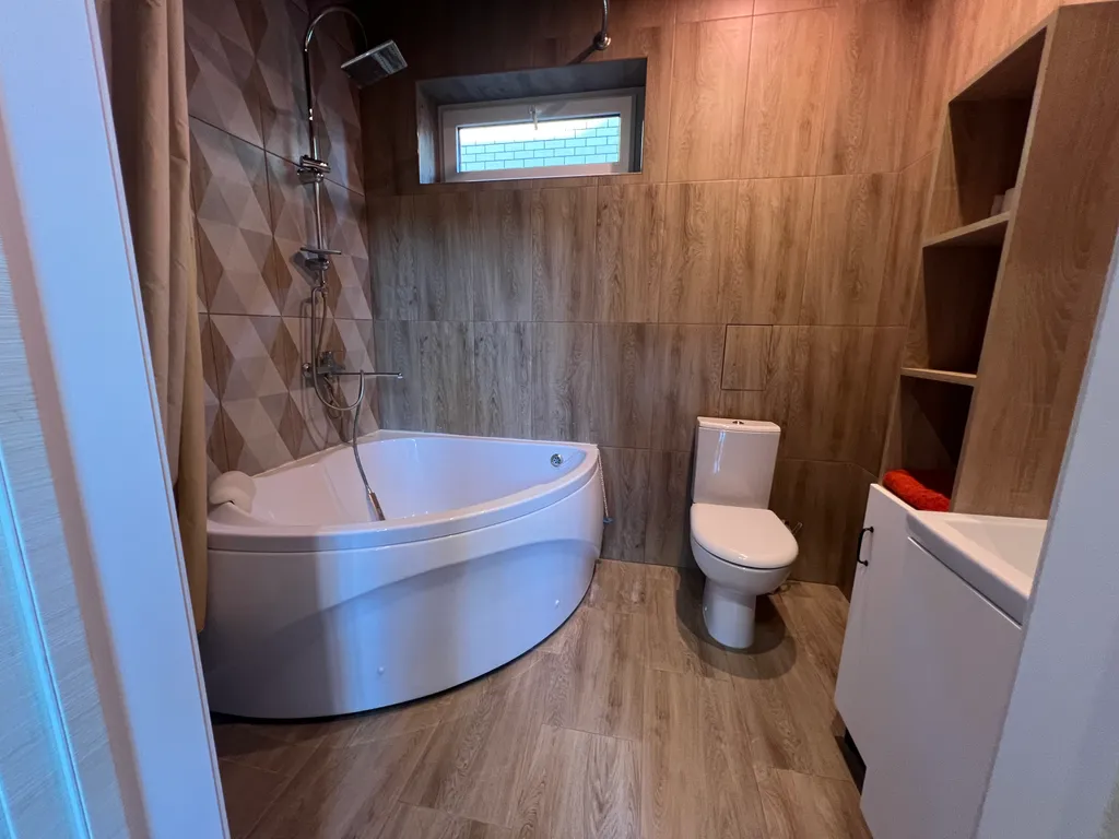 Двухэтажный дом с бассейном караоке и кальяном