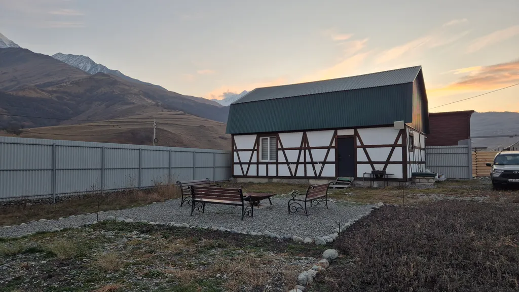 Домик с камином в горах