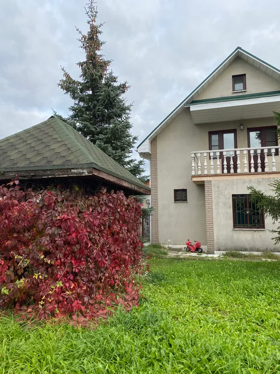 Дом с баней и бассейном