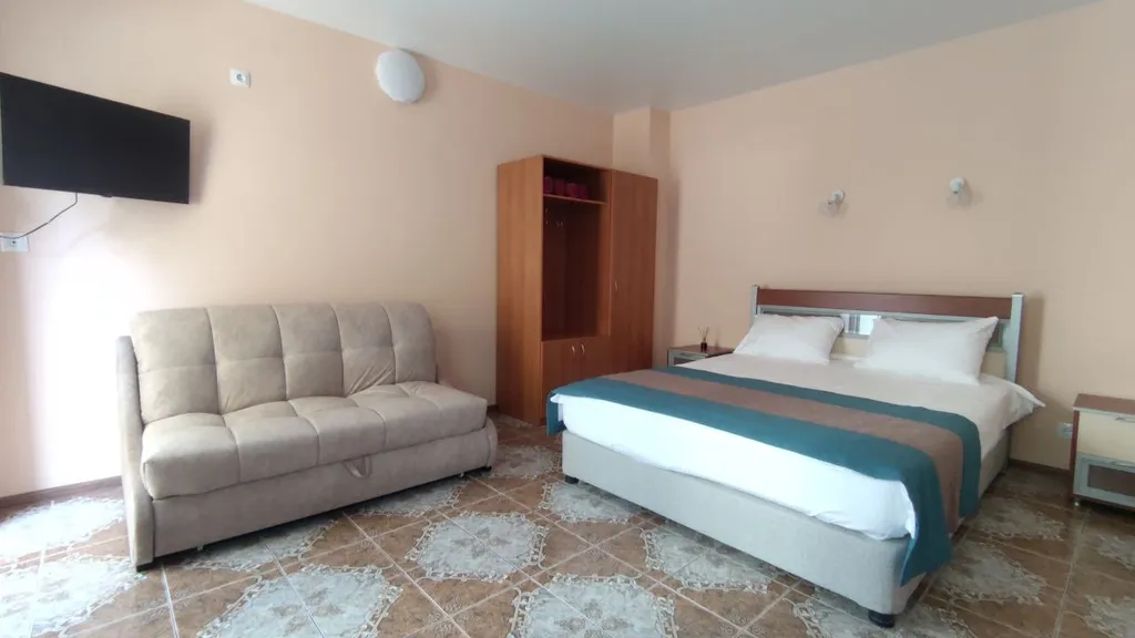 Квартира Номер с видом на двор без балкона — аренда посуточно в Малореченское