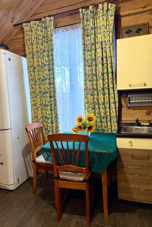 Уютный, деревянный дом с баней в окружении соснового леса