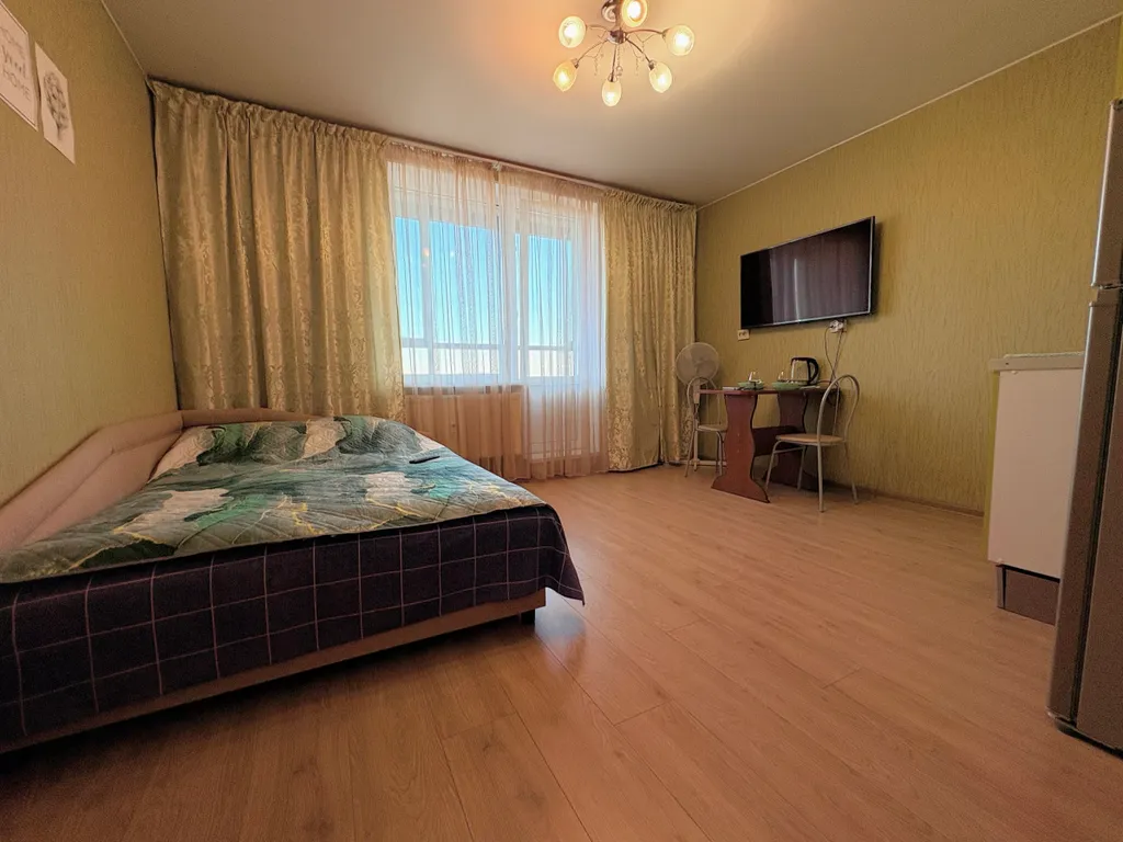 Green Apartment с ванной и большим ТВ