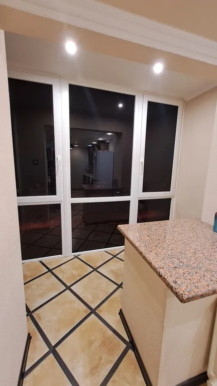 Однушка на Ленина с панорамным балконом