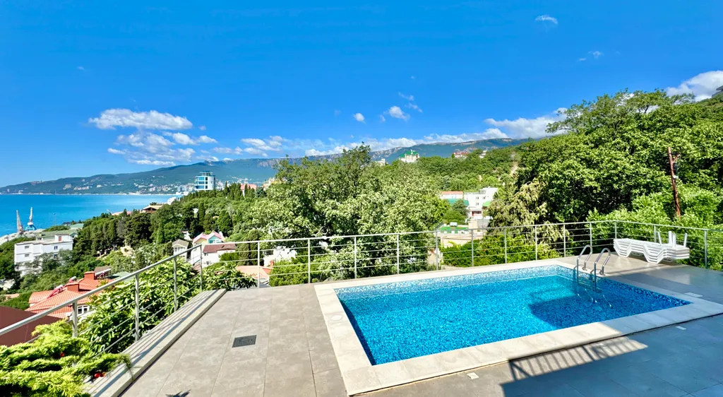 Часть дома с бассейном недалеко от моря Отрадное Ялта