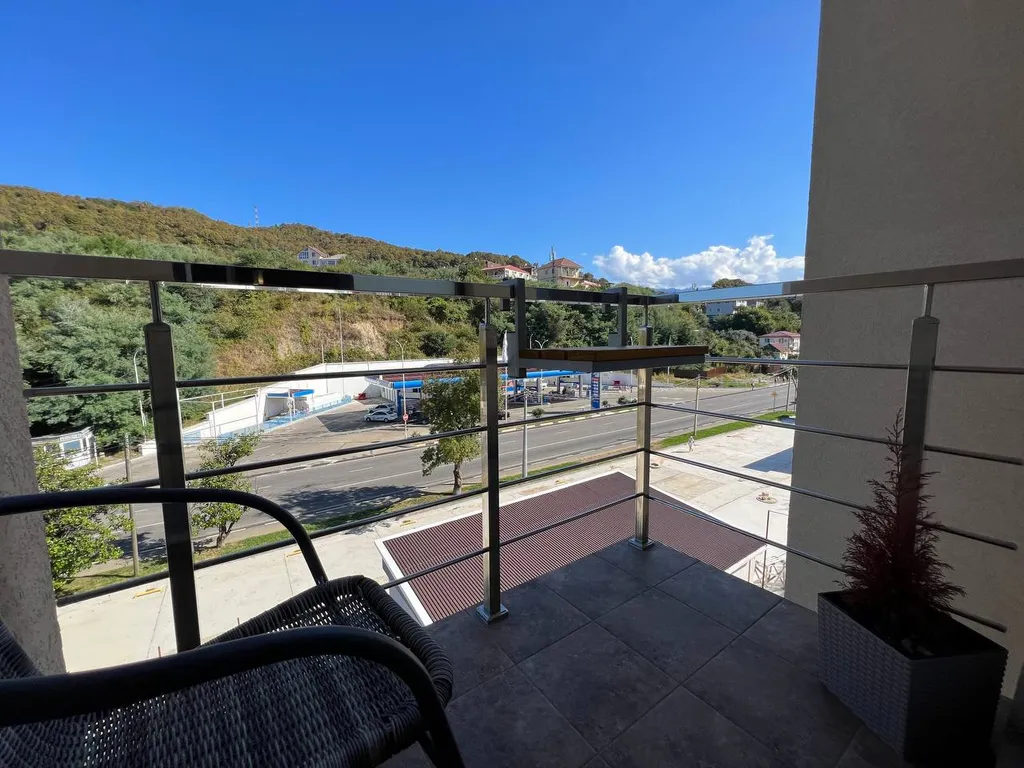 Просторная студия с балконом