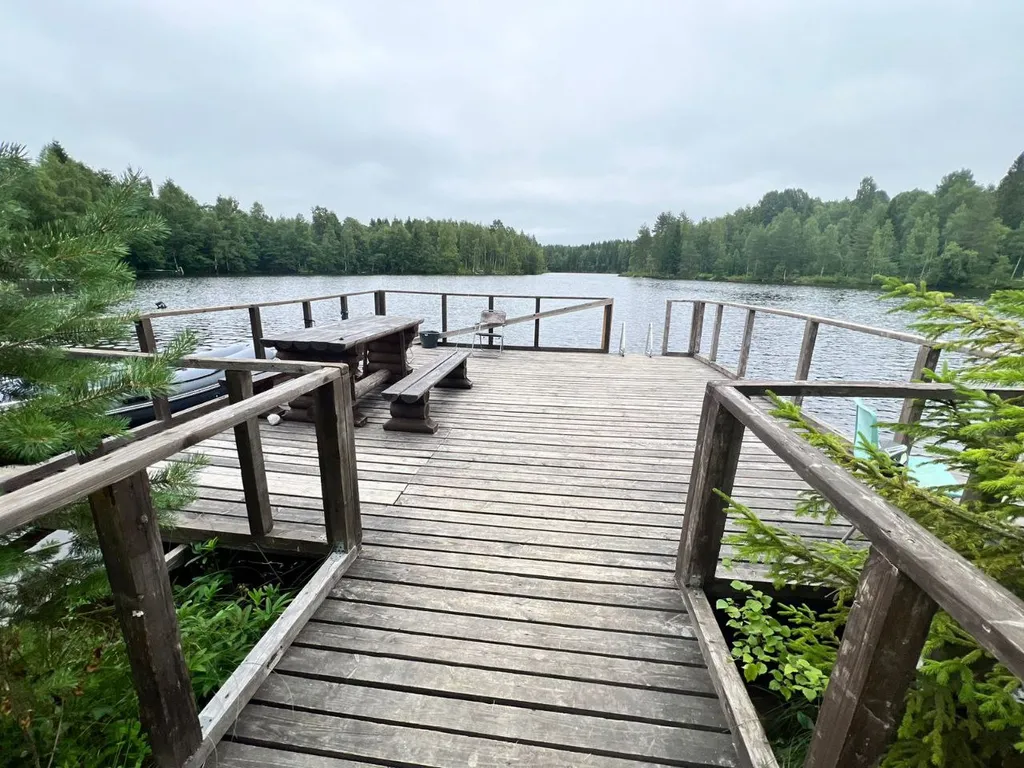 Дом на берегу озера