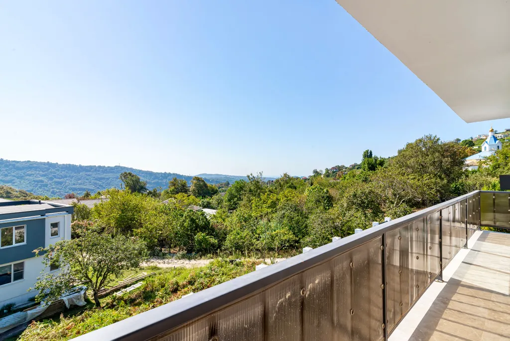 Стильный дом с теплым бассейном и сауной