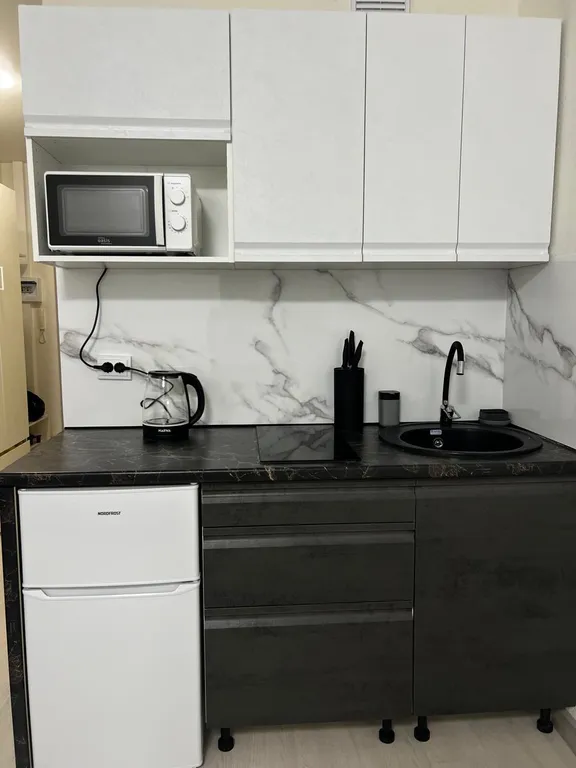 Светлая студия с видом на горы