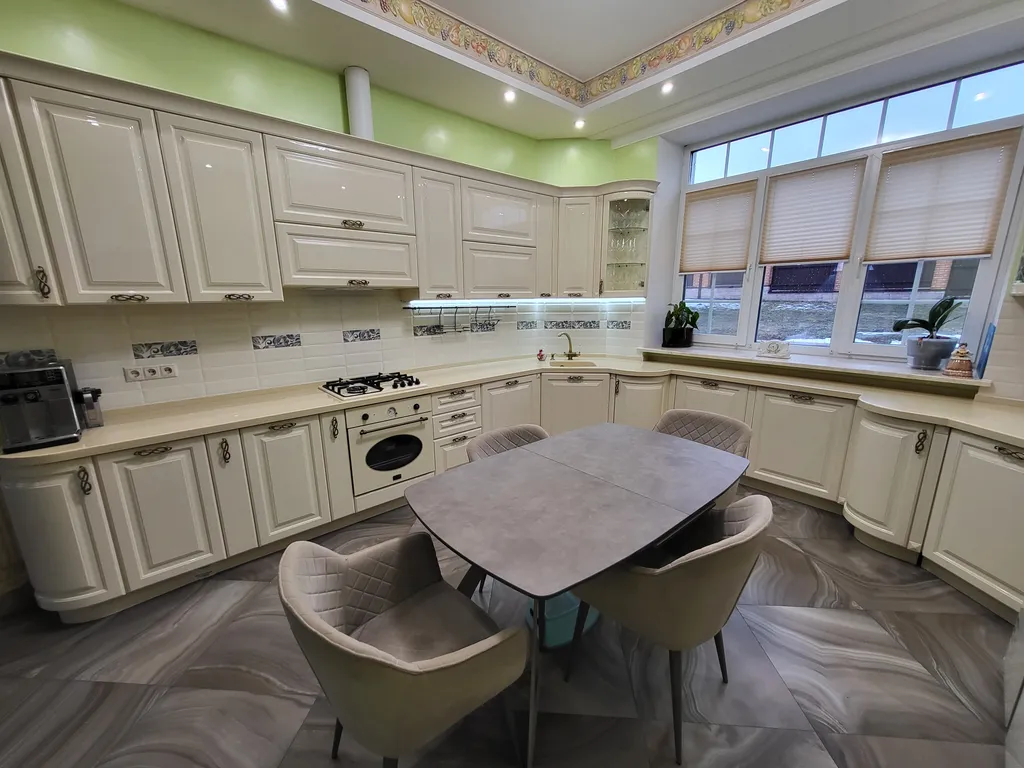 Дом с бассейном и сауной