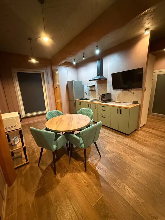 Домик KEDRA в Шерегеше с видом на лес и горы