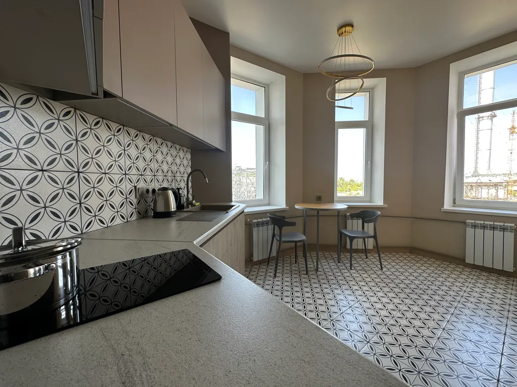 Студия в центре города рядом со стадионом и Мамаевым курганом