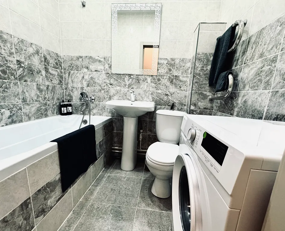 Просторная квартира около Бурнаковская