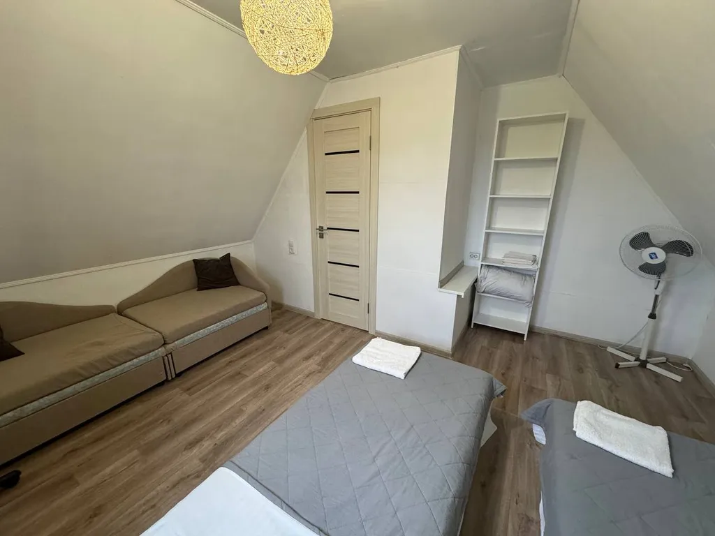 Дом с бассейном и баней рядом с лучшим песчаным пляжем в Орловке