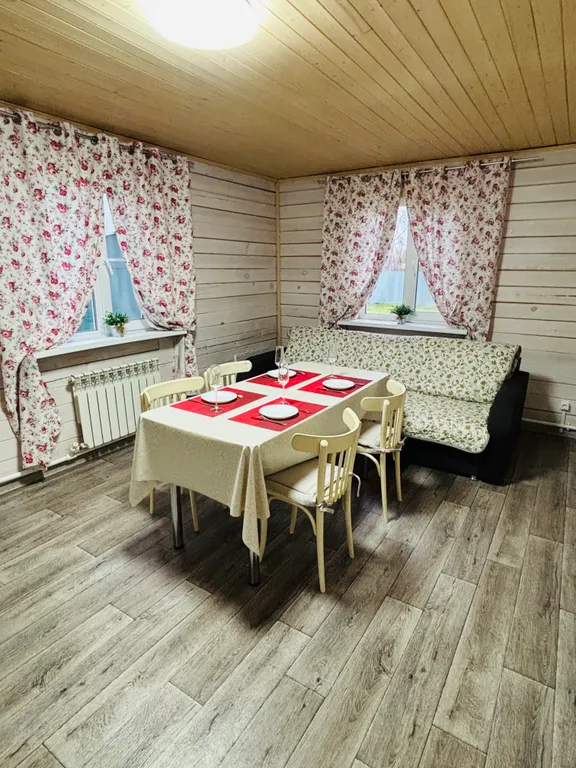 Домик у озера Плещеево