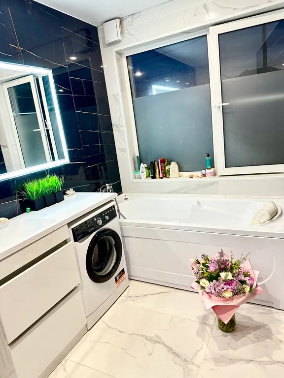 Дом с панорамными окнами и баней