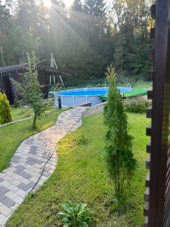 Уютный дом у леса