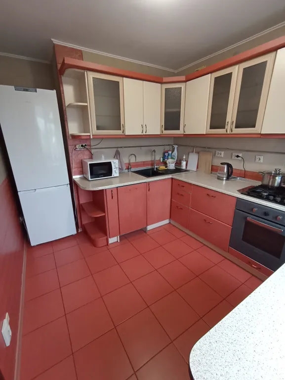 2-комнaтная квaртира в центpе Cимферополя (пaрк Tренeвa)