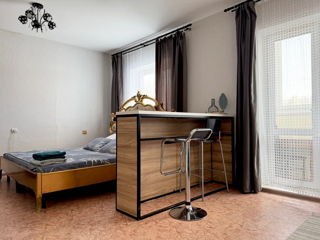 Просторная студия рядом с окружной больницей