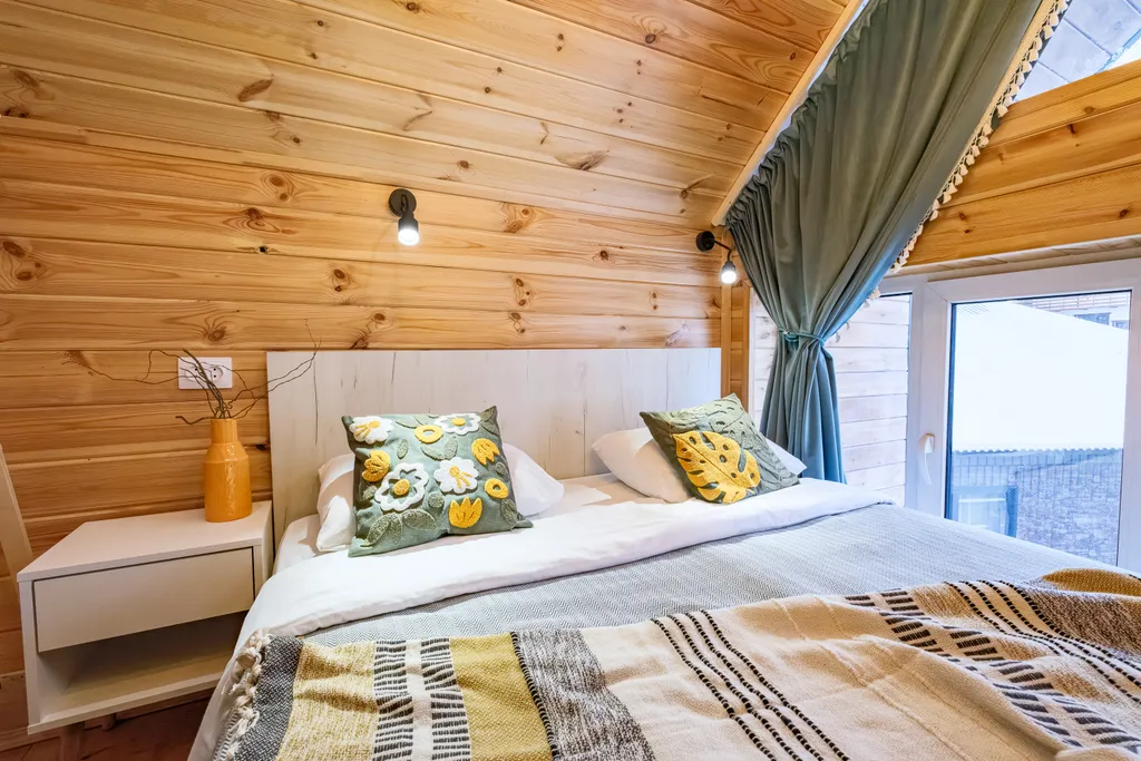 Домик в стиле барн-хаус с баней на дровах и сибирским банным чаном