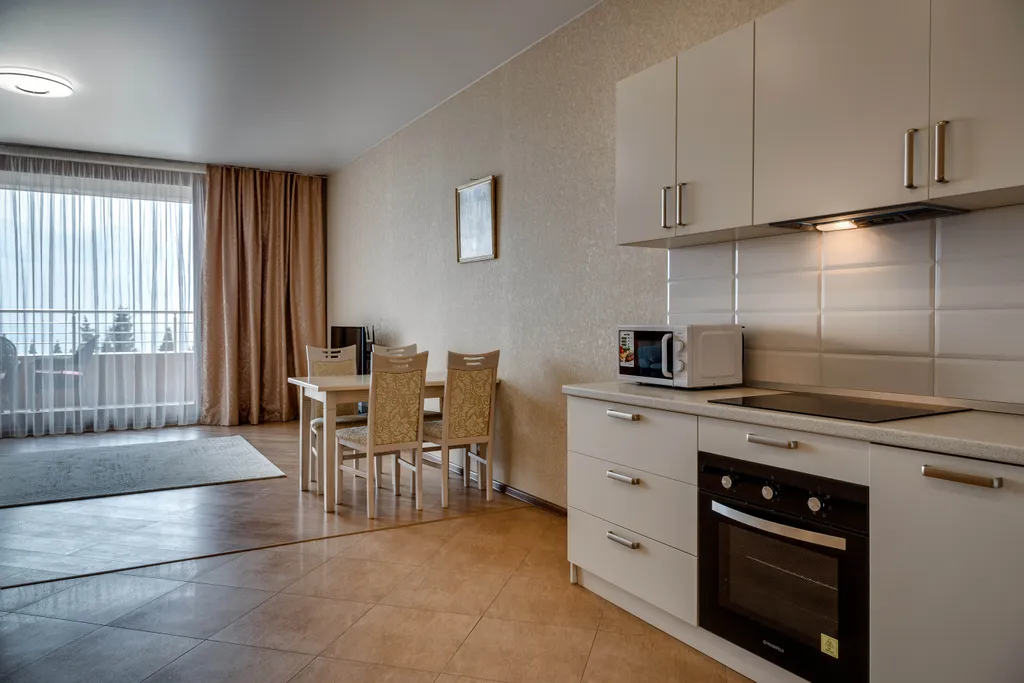 Две спальни и гостиная, вид на море