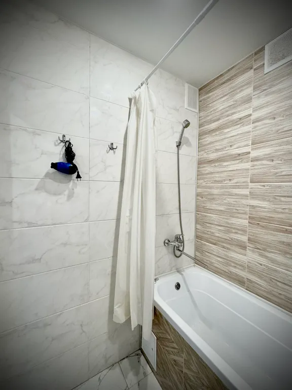 Квартира рядом с центром, удобно доехать от вокзала и аэропорта, рядом с госпиталем