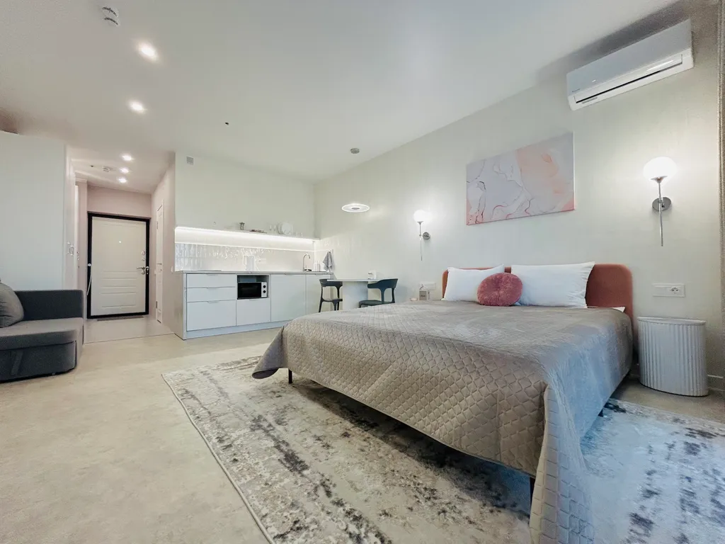 Студия Неоклассика с видом на город