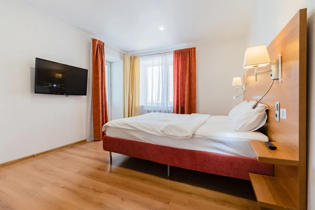 Комфортная двухкомнатная квартира у Лагерного сада