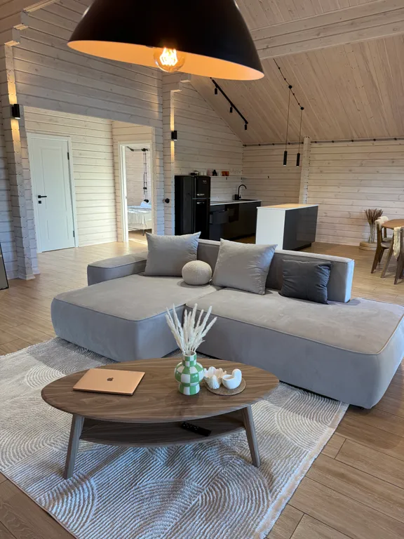 Коттедж Двухкомнатный дом-шале с теплым бассейном и террасой — Динская