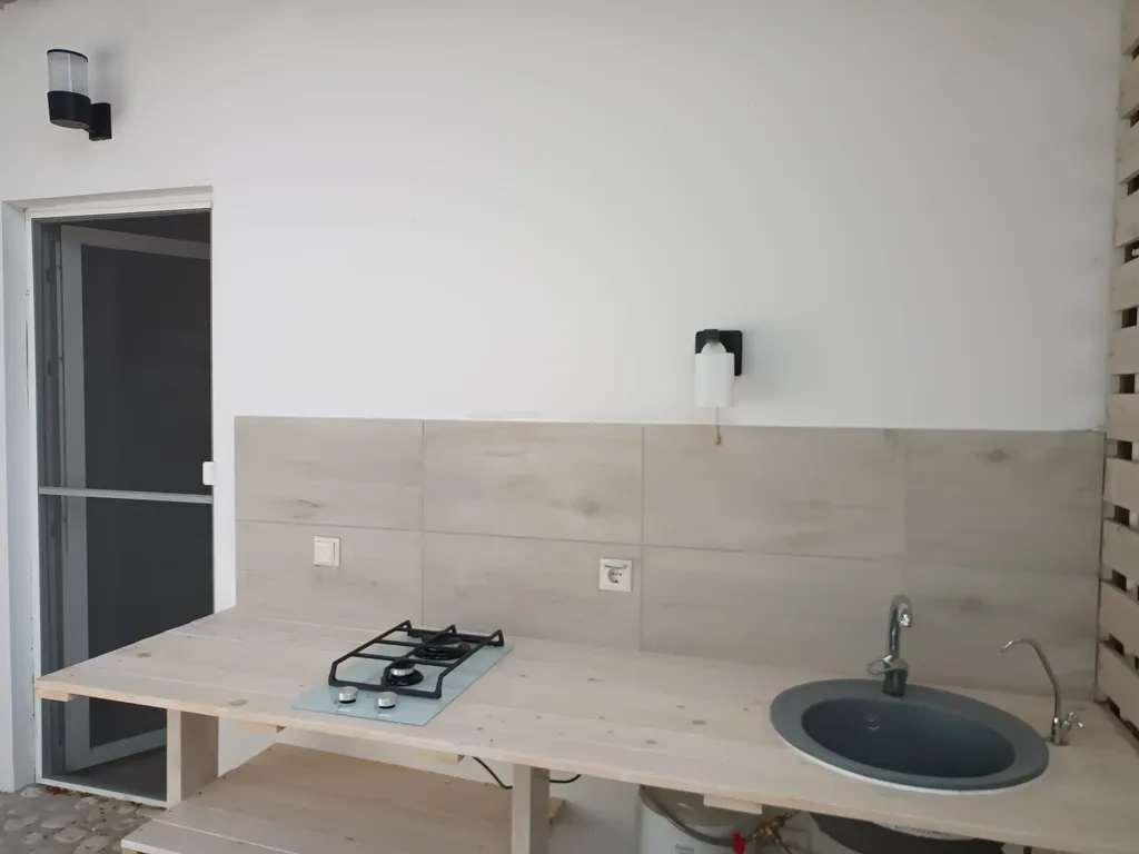 Четырёхместный аппартамент в соснах у моря