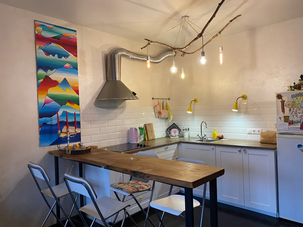 Просторная бохо студия с панорамным видом на горы