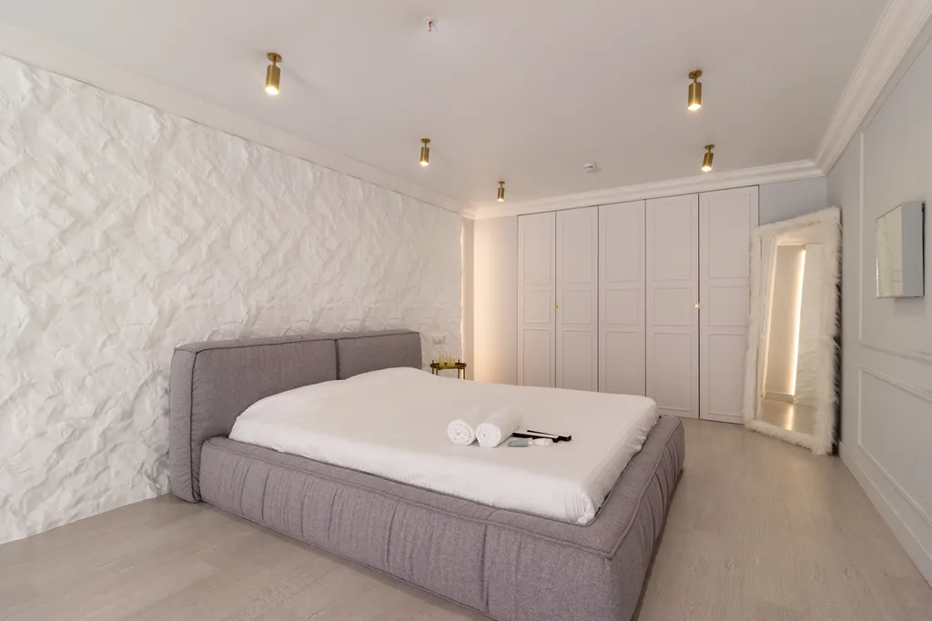 Двухуровневая студия с панорамным видом на город