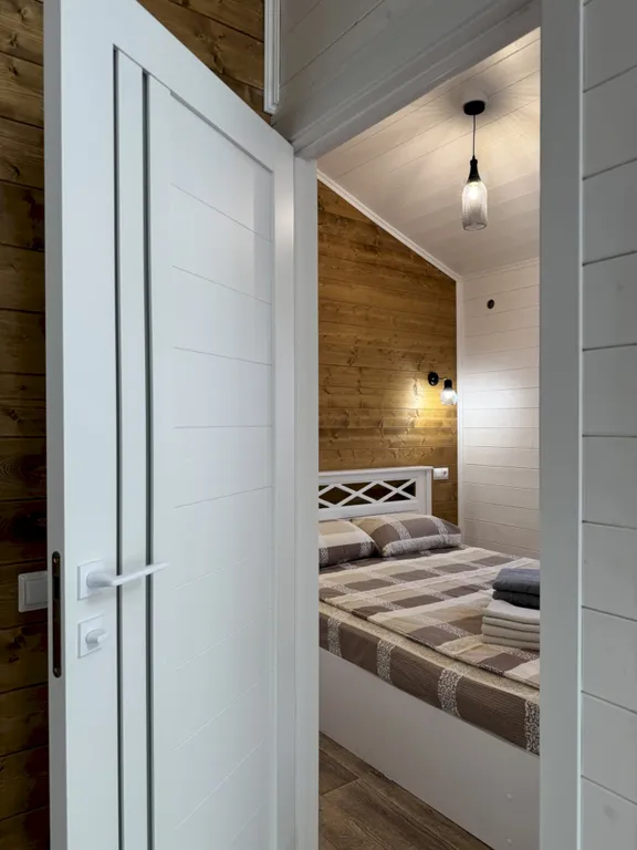 Коттедж Коттедж Деревянный Барнхаус с террасой и парковкой - 7 минут до моря — Геленджик