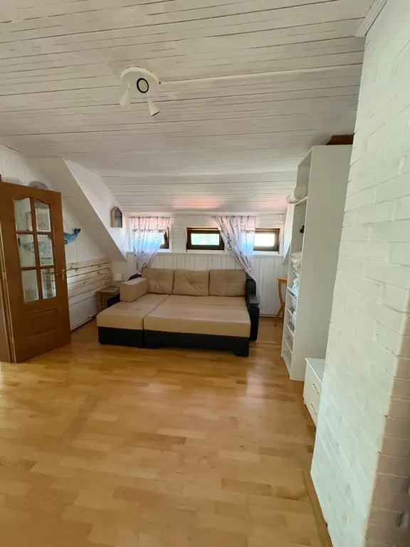 Уютный жилой зимний дом в сказочно живописном месте