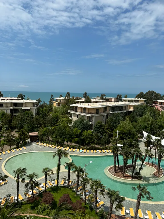 Элитные апартаменты с бассейном в Dreamland Oasis