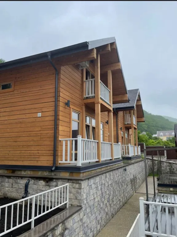 Уютный коттедж -сруб из сибирского кедра