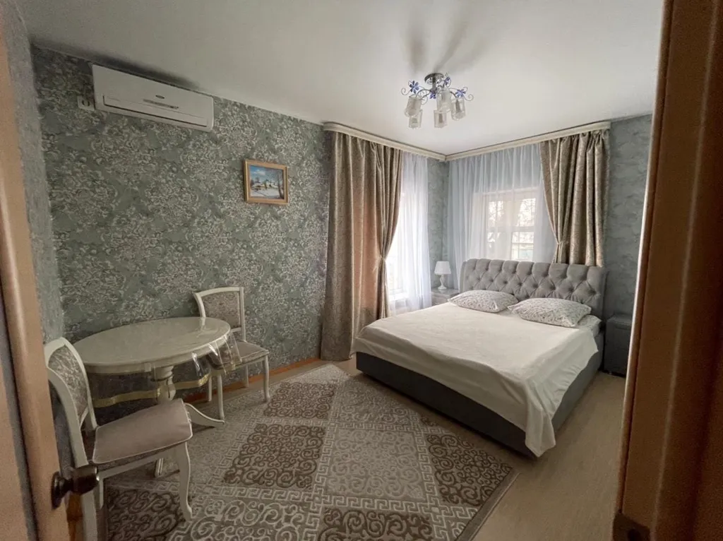 Трехкомнатная квартира у Торговых Рядов в центре