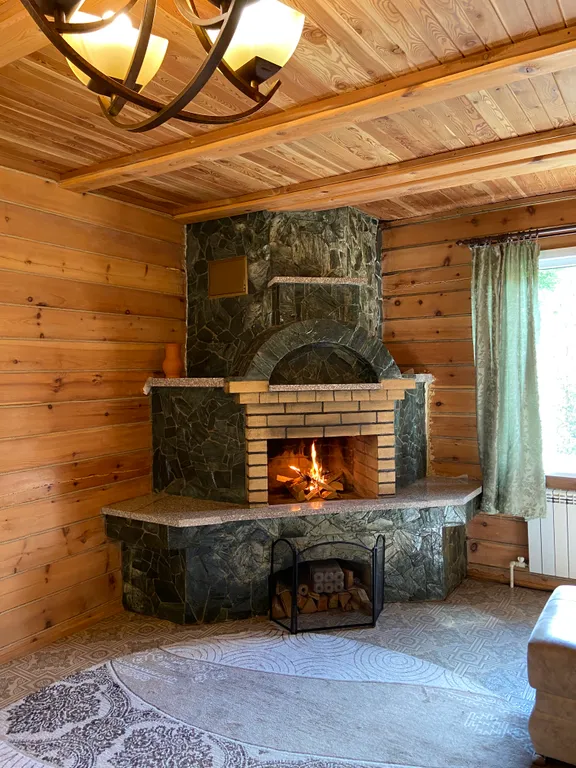 Уютный коттедж с камином