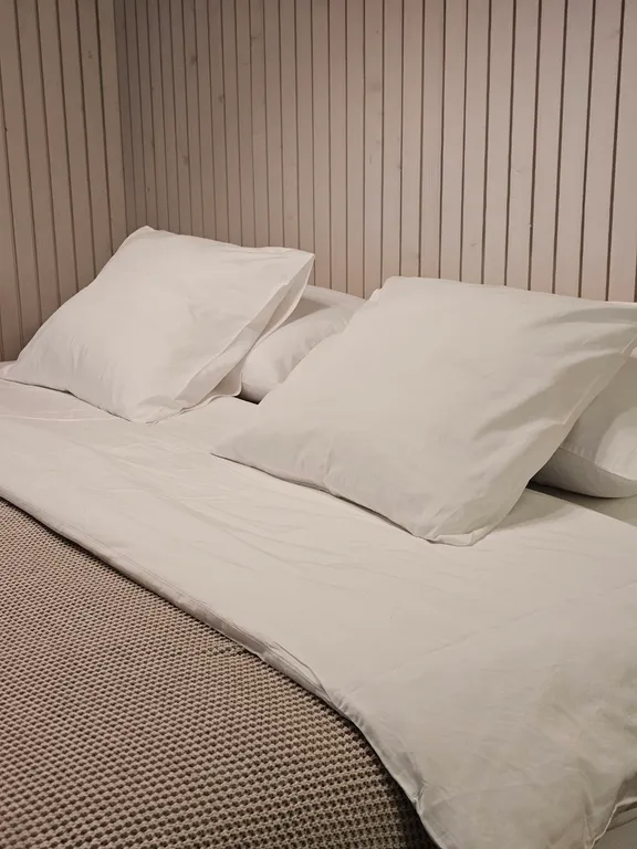 Вилла Nelli с видом на озеро и зоной барбекю среди каменной россыпи