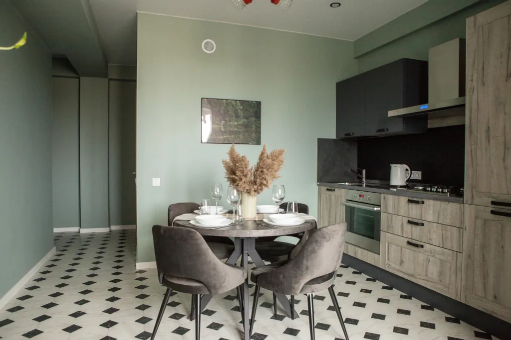 Душевная квартира в центре города с видом на горы и на город