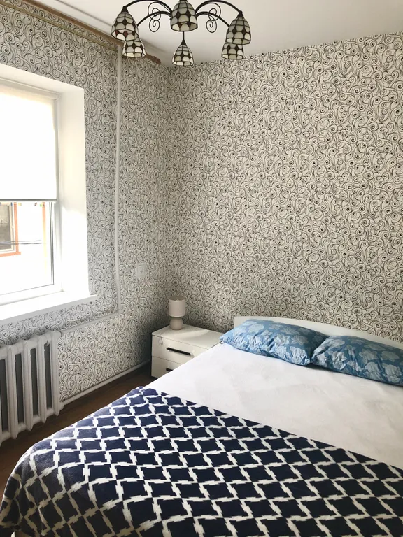 Дом с видом на сквер в центре города