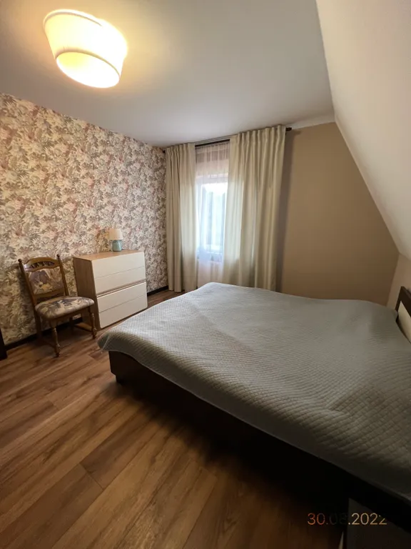 Живописная усадьба в лесу у озера