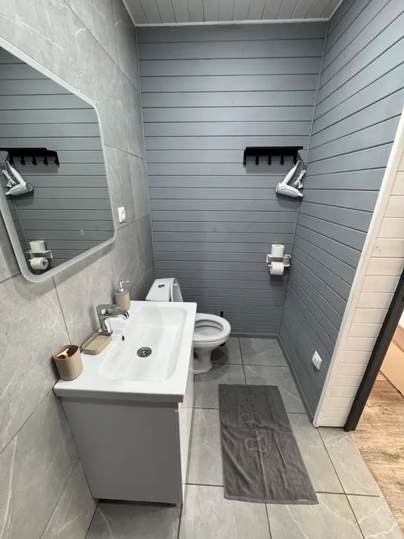 Уютный домик на троих