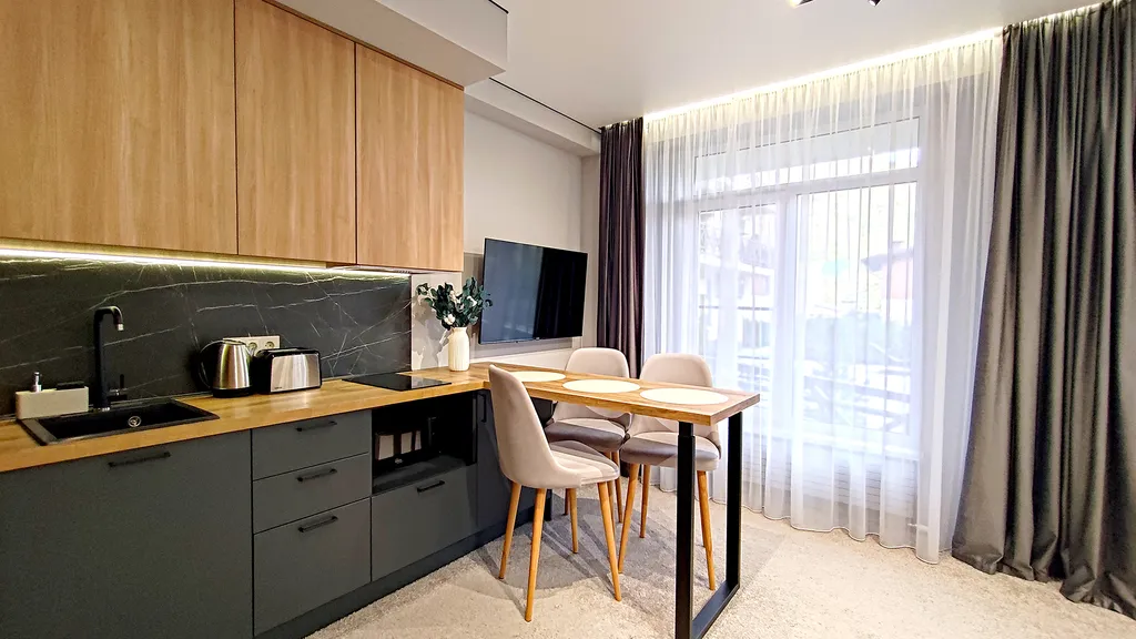 Просторная студия в центрое+бассейн и сауна