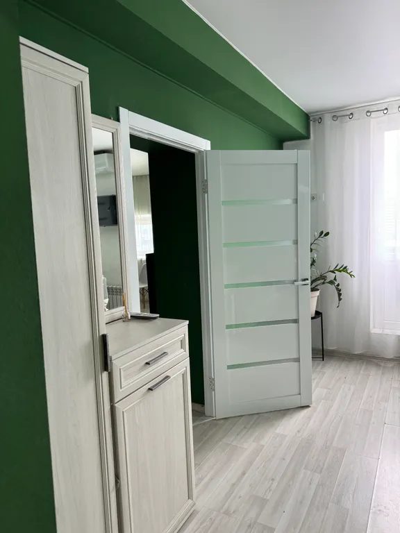 Шикарная студия с выходом на собственную крышу с садовой мебелью