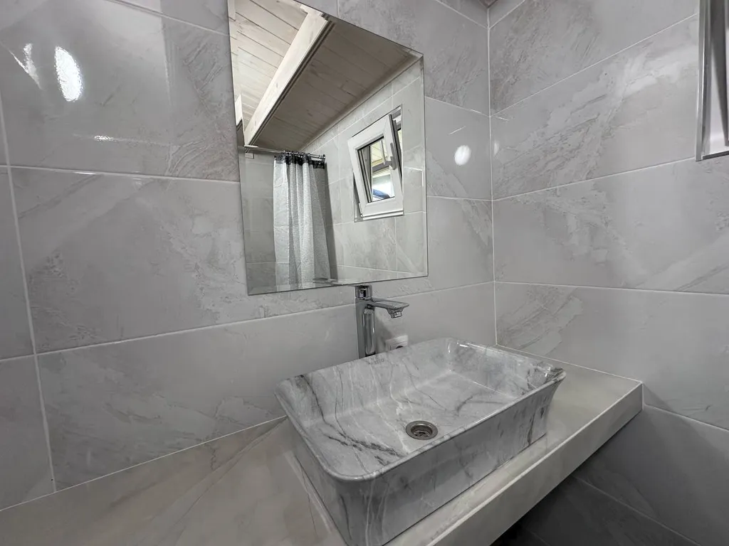 Новый дом с террасой для семьи