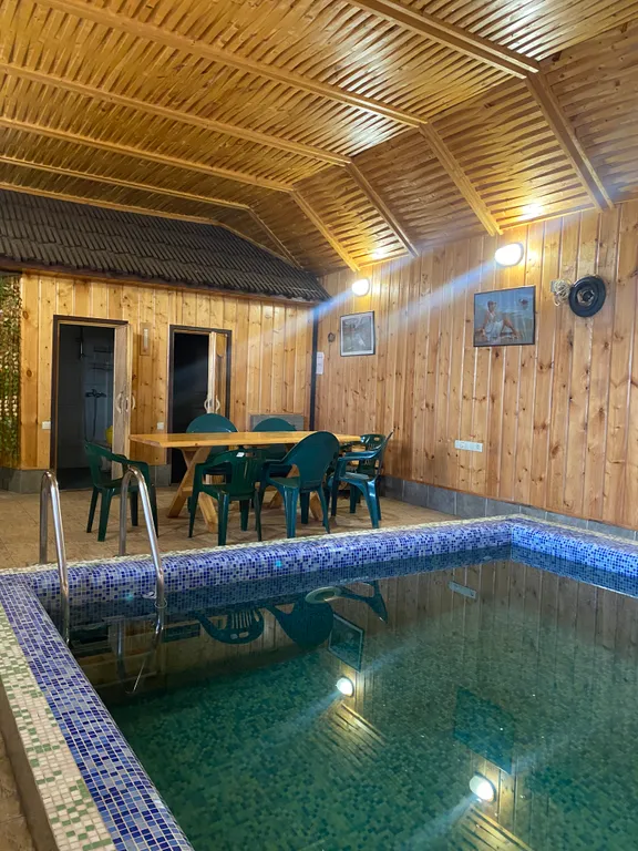 Дом с баней и бассейном