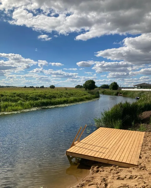 Суздальская дача у реки