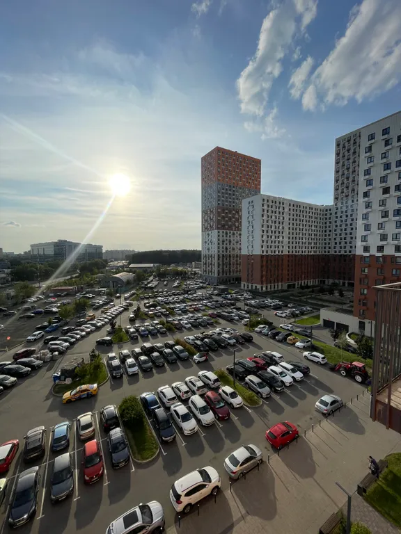 Хороший вид, парк и метро в шаговой доступности.