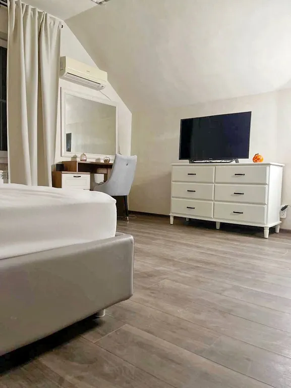 Двухэтажный дом поблизости с парком Галицкого