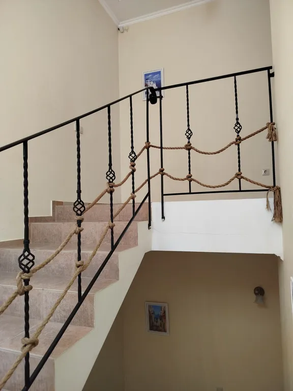 Часть дома рядом с морем